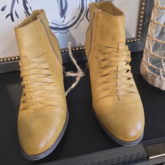 Billabong Women's Sea You There Ankle Booties 8.5 - Picture 3 of 7